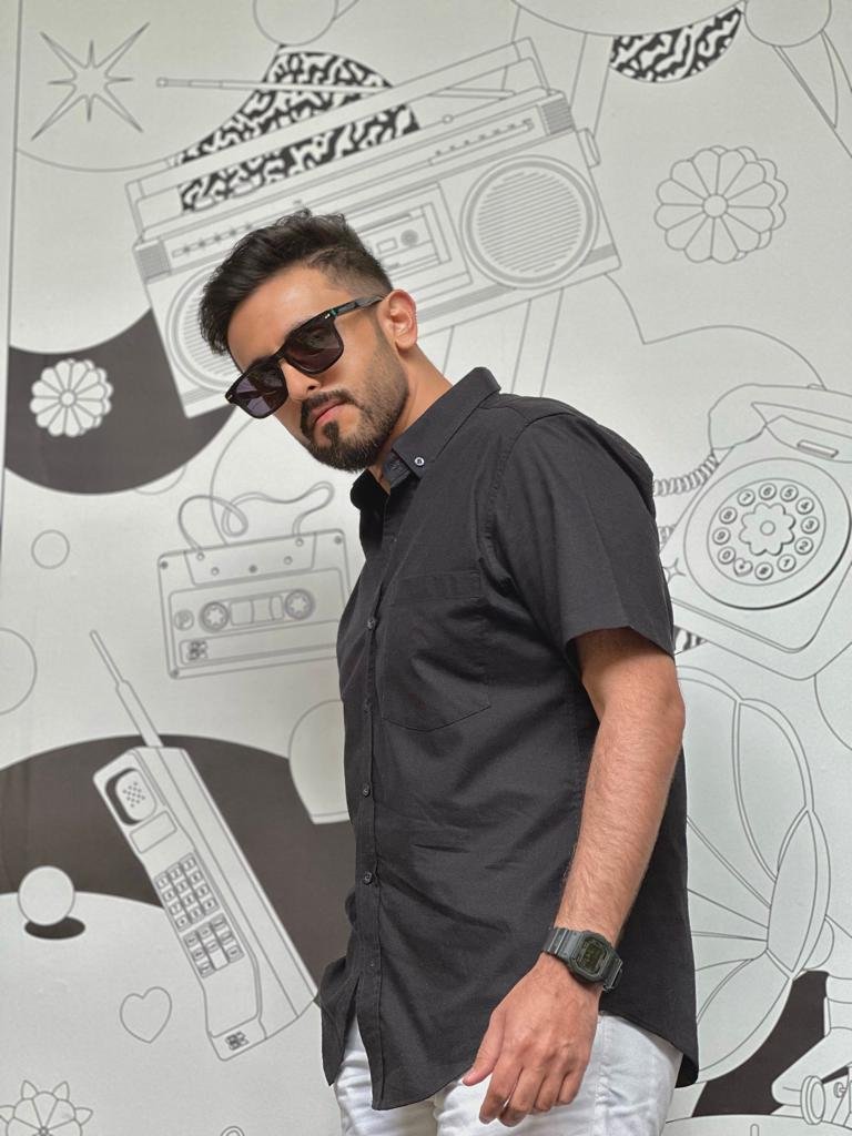 الفنان الإماراتي عادل ابراهيم يستهل العام الجديد 2023 بأغنية "دلعناك"
